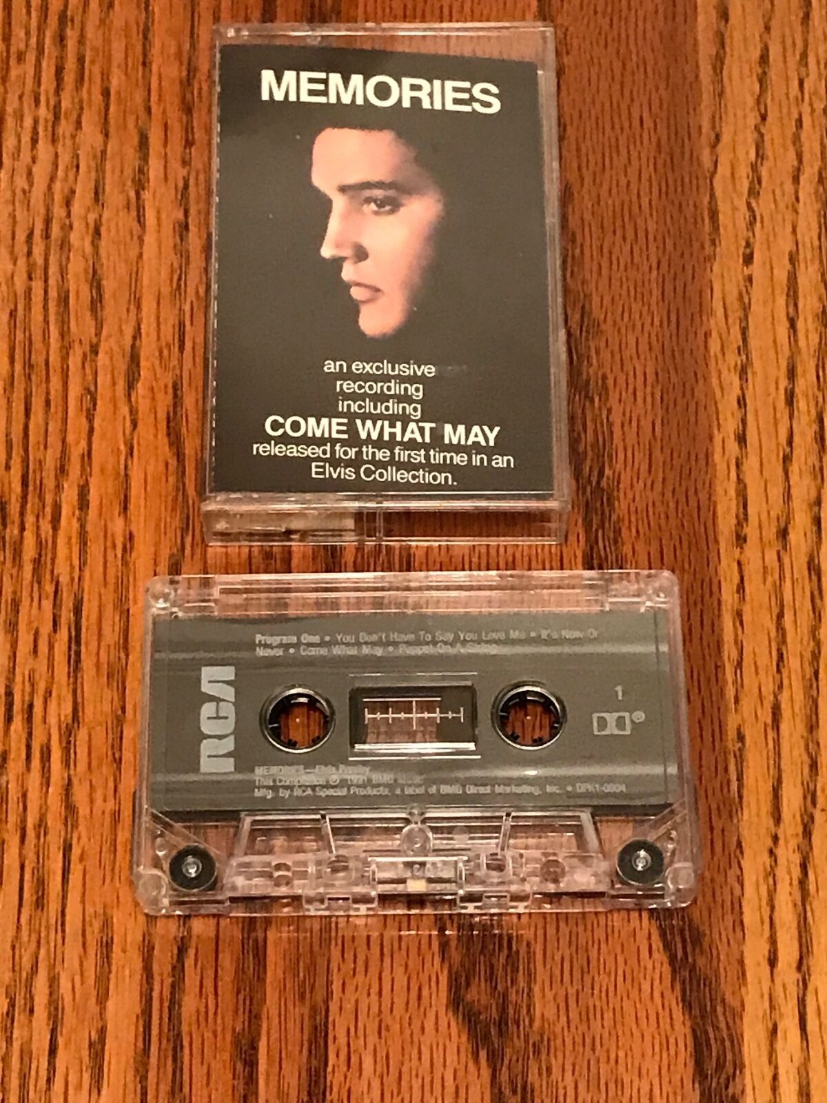 ELVIS PRESLEY MEMORIES CASSETTE 1981 Cassettes