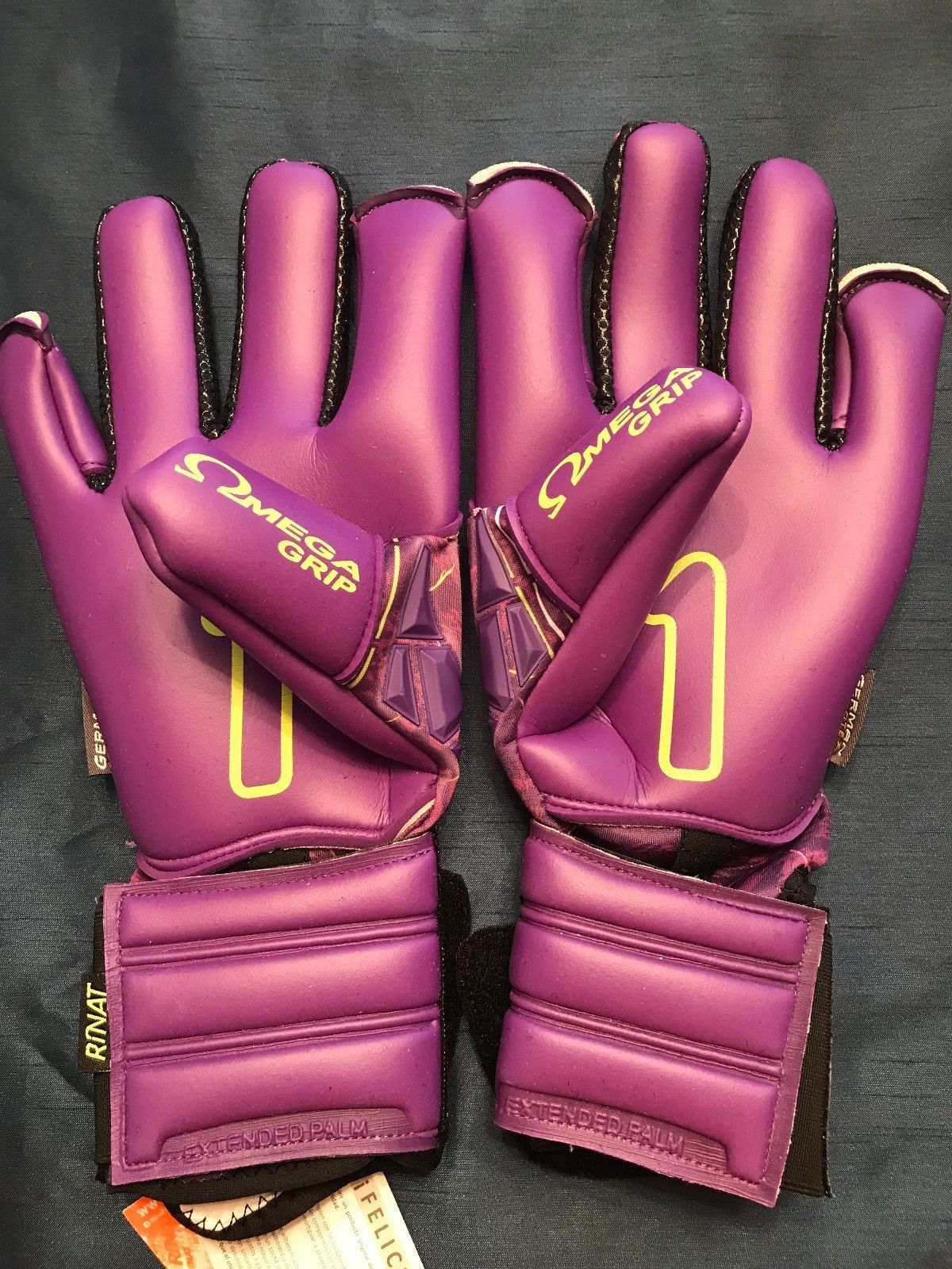 rinat goalkeeper gloves