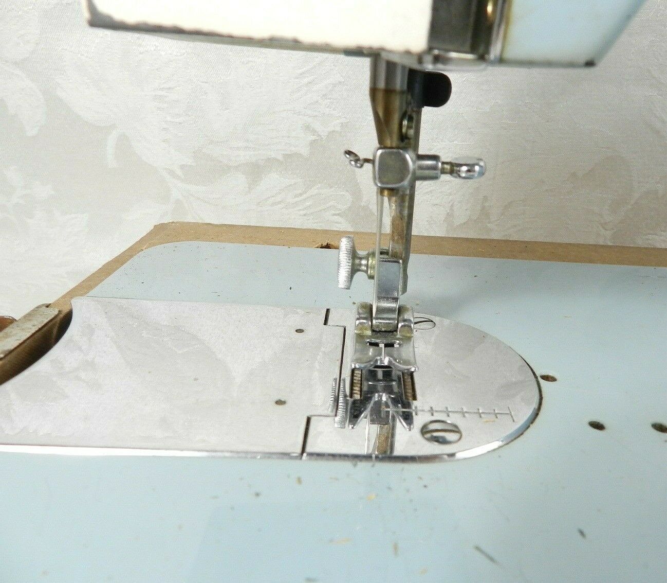 Vintage Good Housekeeper Sewing Machine Model 290 JA3 Turquoise Blue