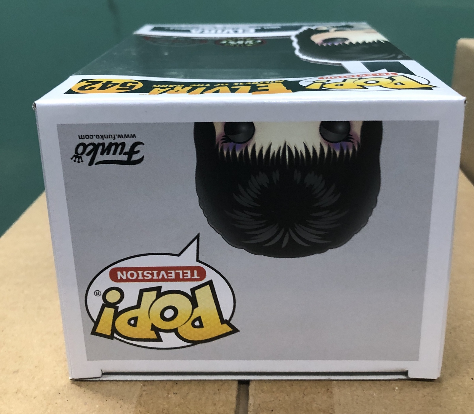 elvira glow chase