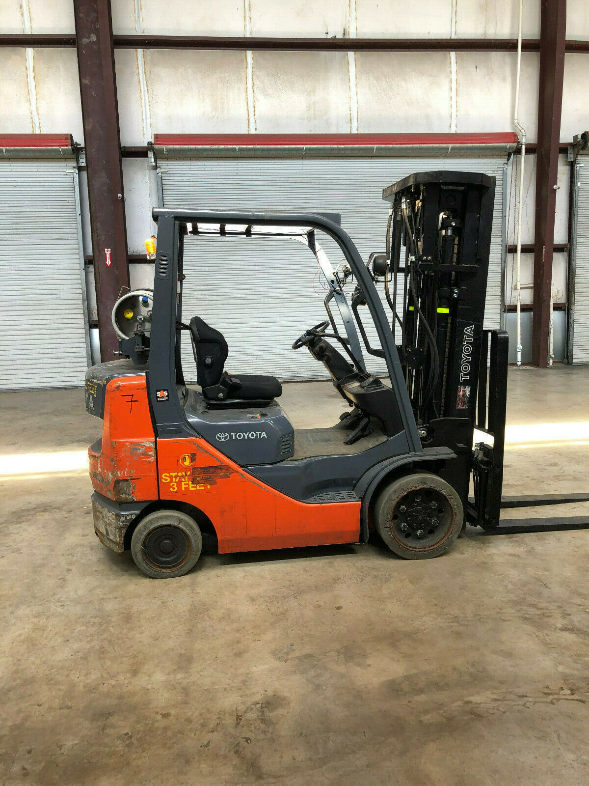 2013 Toyota 8FGCU25 Forklift 5000 Lb Capacity , Mast 258" Forks LOW ...