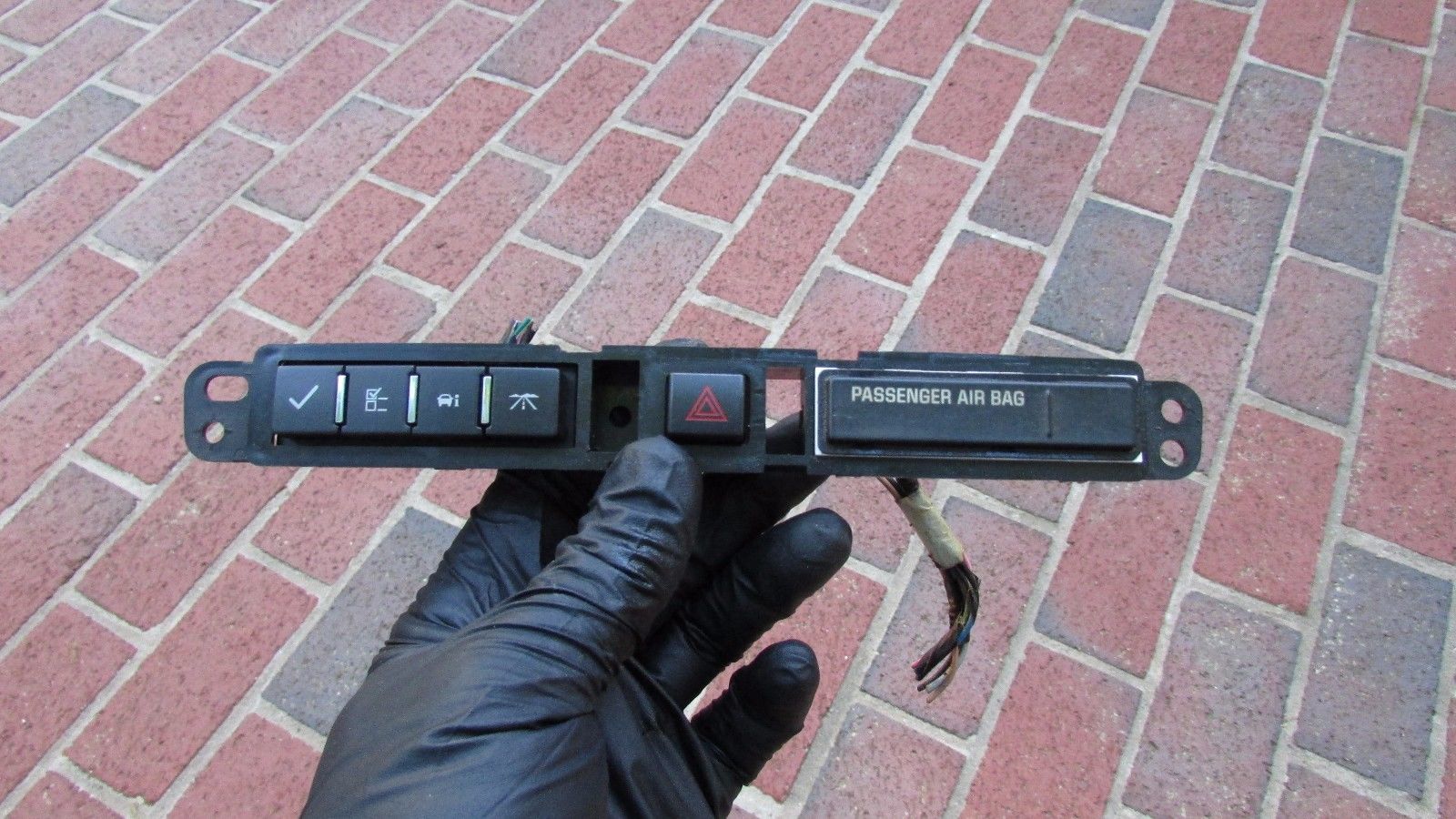 3744E CHEVY MALIBU 07 08 09 10 11 CENTER DASH POWER HAZARD LIGHT