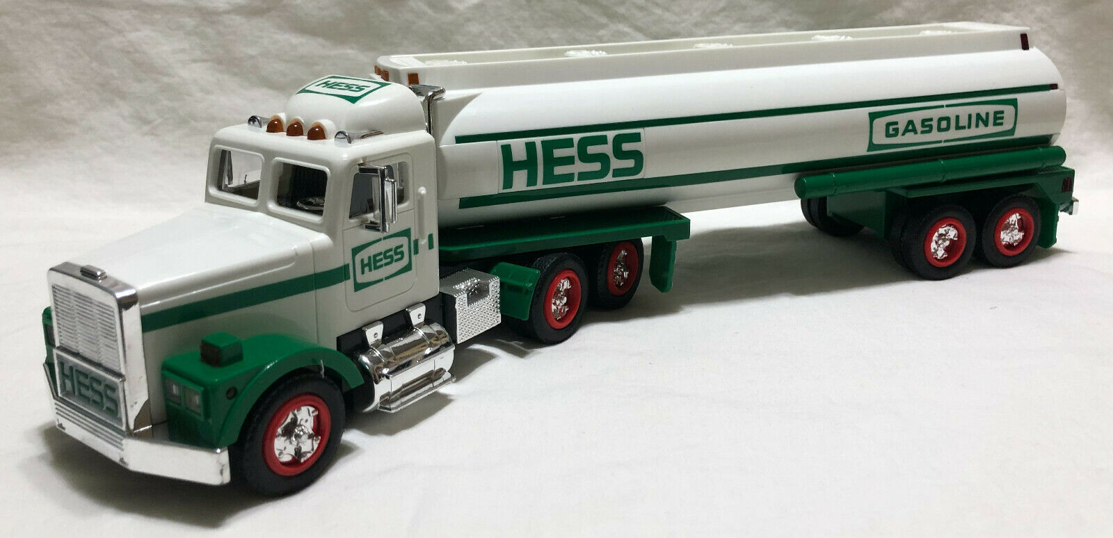 VINTAGE HESS TANKER TRUCK, 1990 199094
