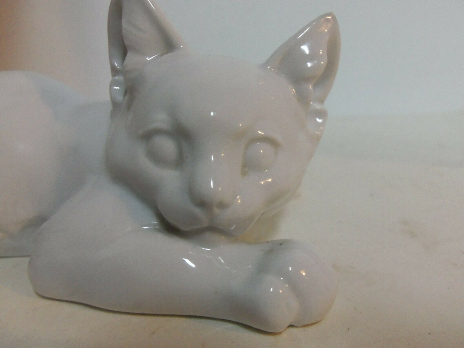 Rosenthal Germany Decorative Porcelain Crouching White Cat Figurine by