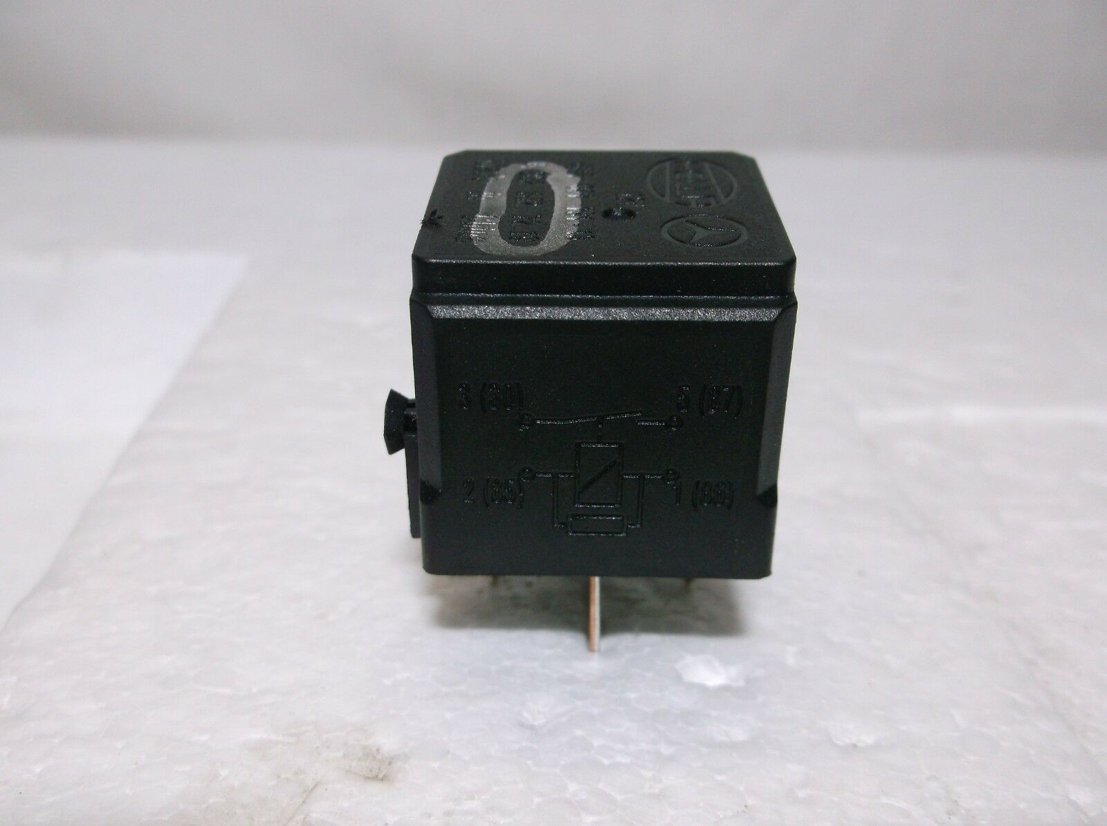 MERCEDESBENZ/ HELLA/ 12V/ MULTIPURPOSE 4 PRONG RELAY/ PART NUMBER 002