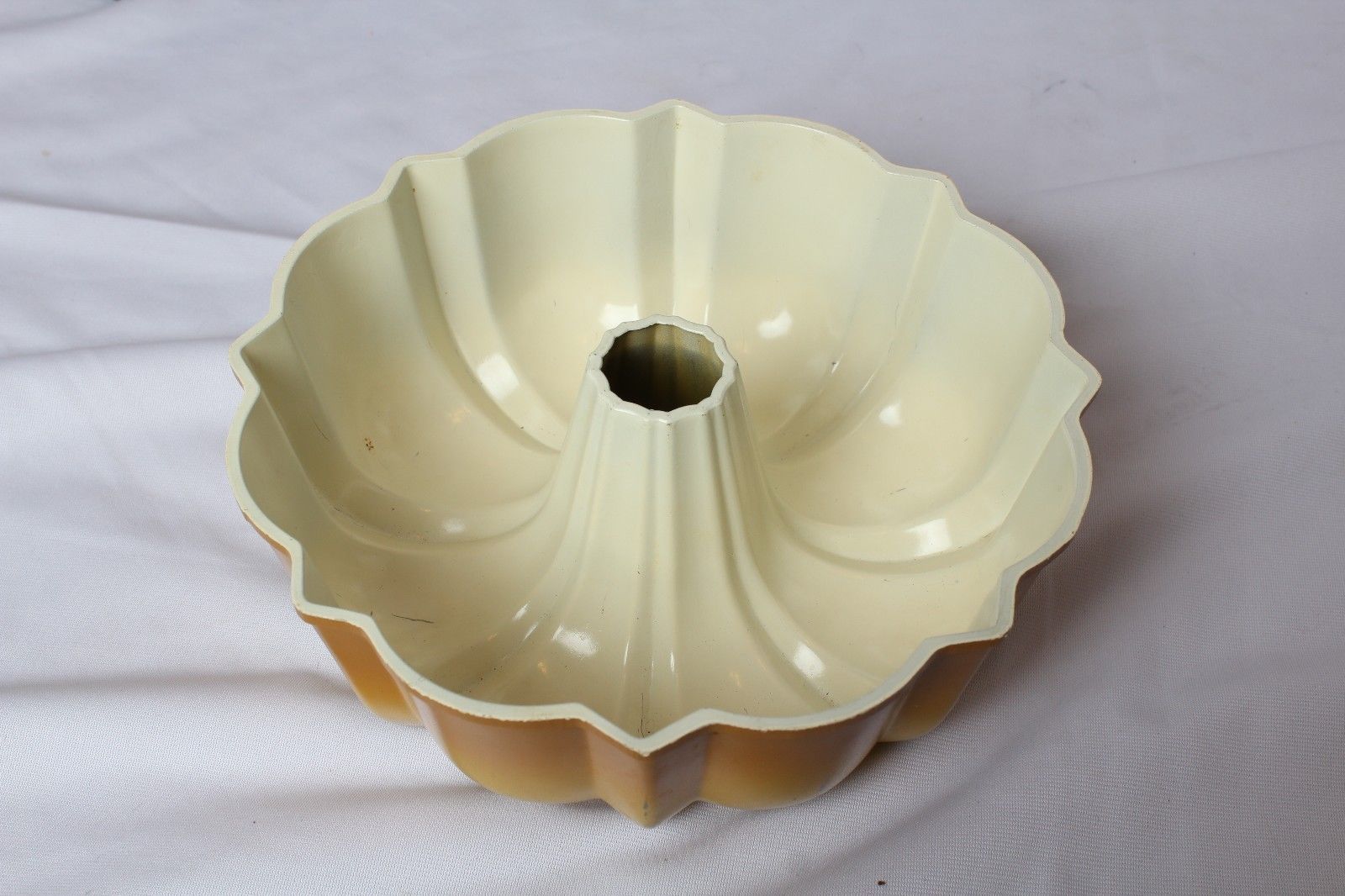 VTG Bundt Brand Northland Aluminum Fluted Tube Ombre 10" Cake Pan