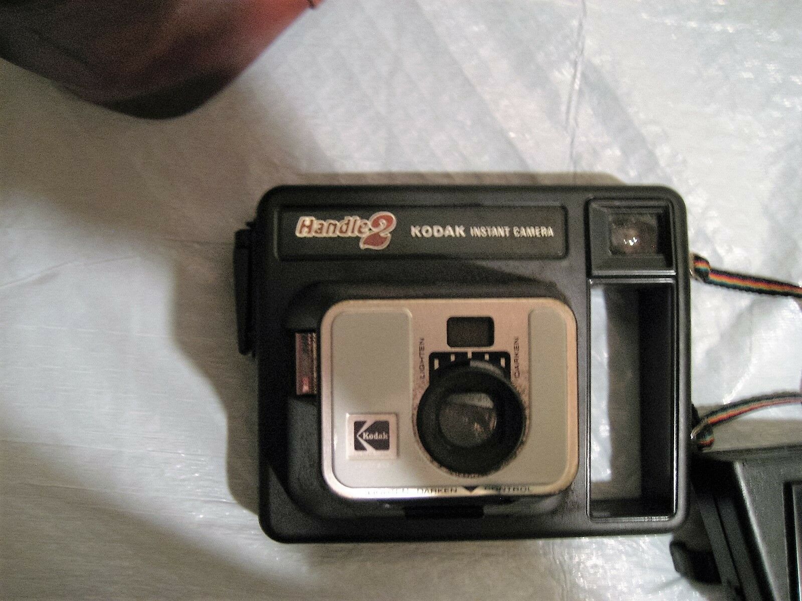 VINTAGE KODAK THE HANDLE 2 instant camera with flash and carry case