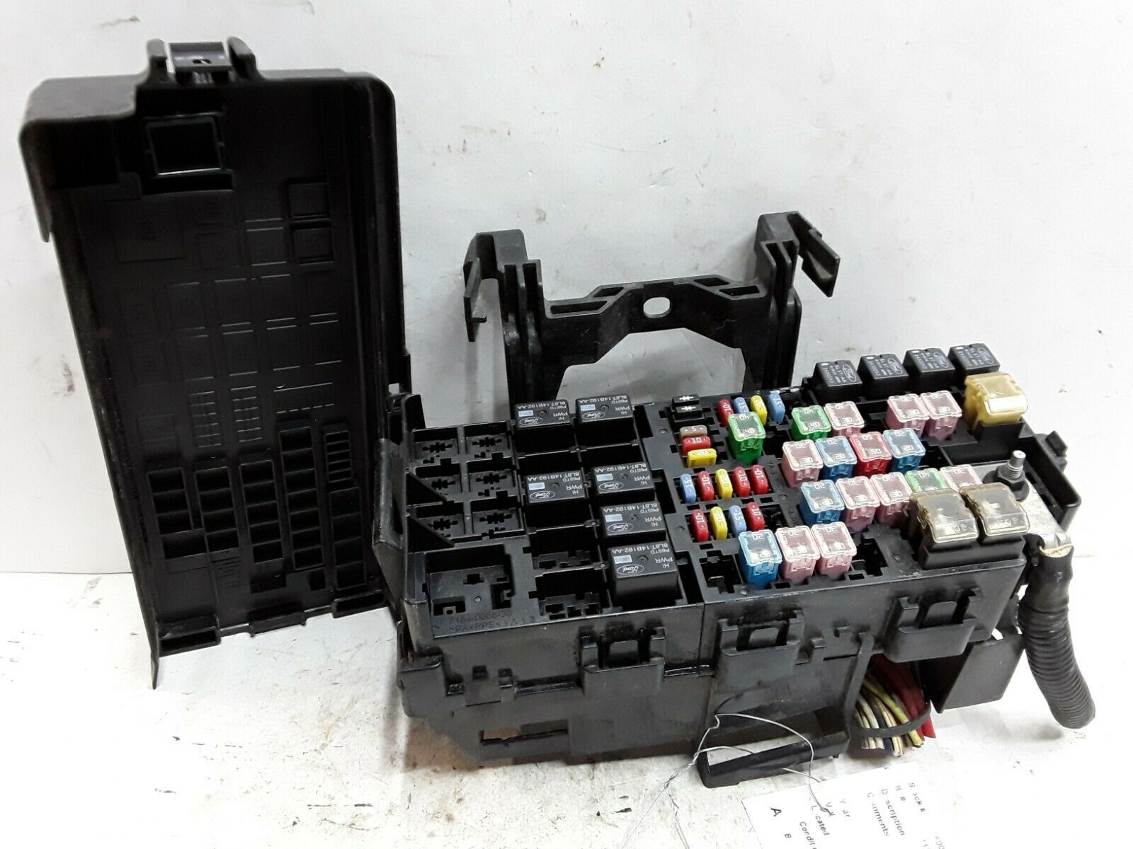 09 10 11 12 Lincoln MKS engine fuse box OEM Fuses & Fuse Holders