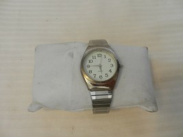 Men's Quartz Watch Model GEN593  Japan Movement Silver Band - $22.28