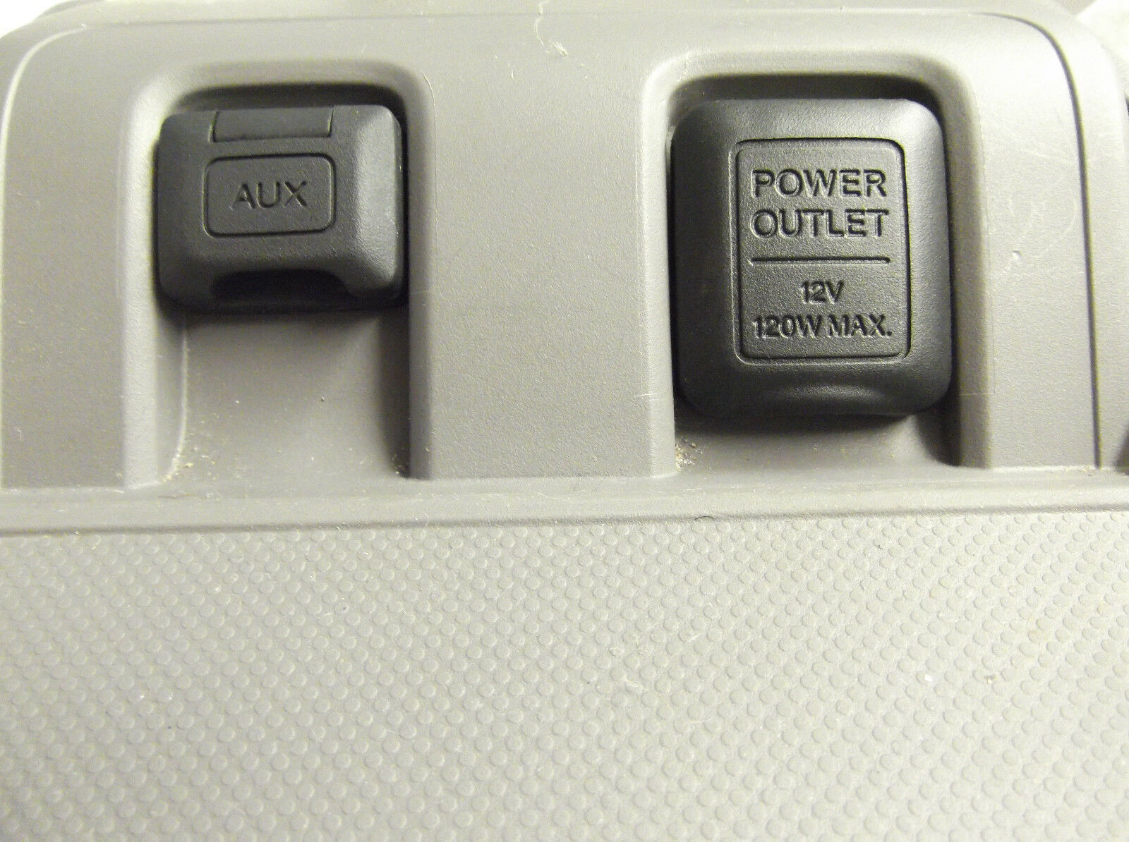 0708091011 HONDA CRV/ CRV/ CENTER CONSOLE+ AUX PLUG+POWER OUTLET