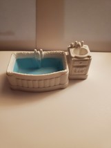 Mattel Loving Family Sweet Streets Country Cottage Bath Tub & Sink  - $8.00