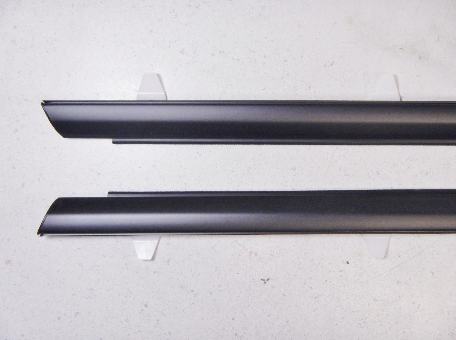 9701 HONDA PRELUDE NOS OEM FRONT DOOR LOWER WINDOW MOLDINGS TRIM TRIMS