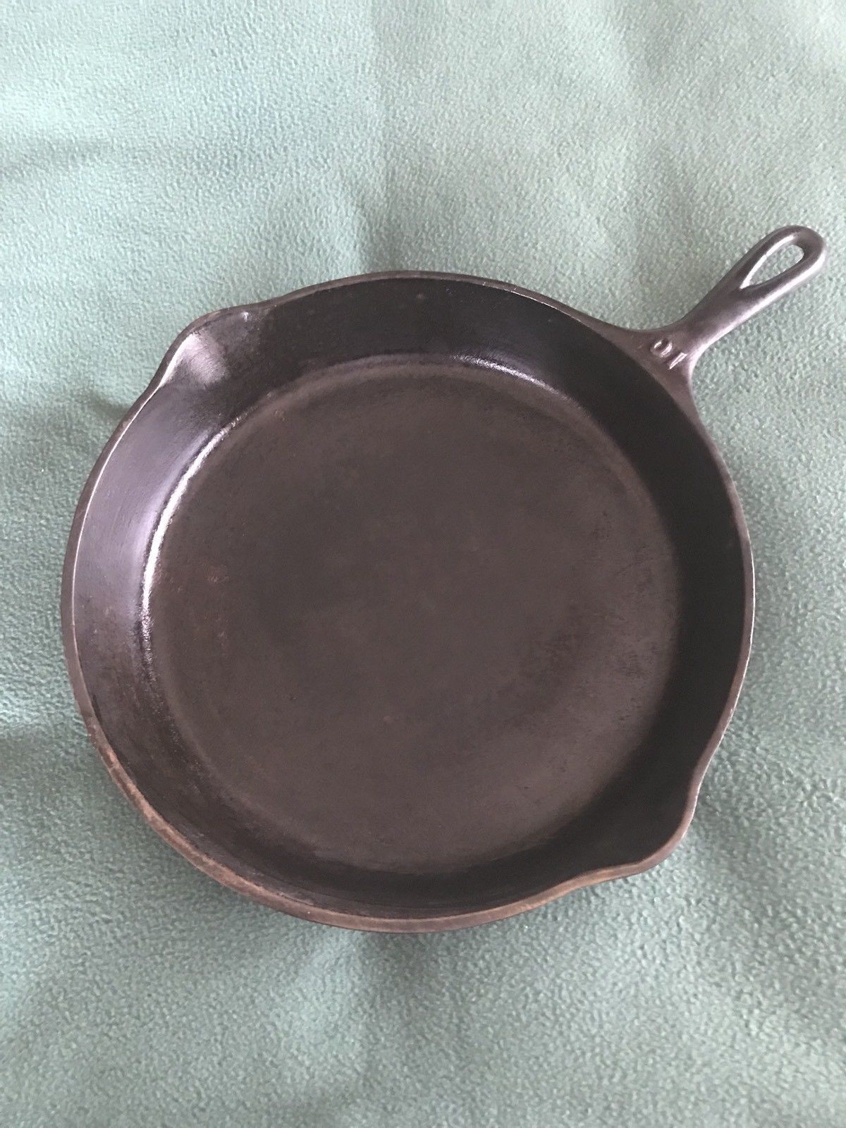 Vintage Unmarked Cast Iron Skillet Raised NO.10 8717 Cast Iron