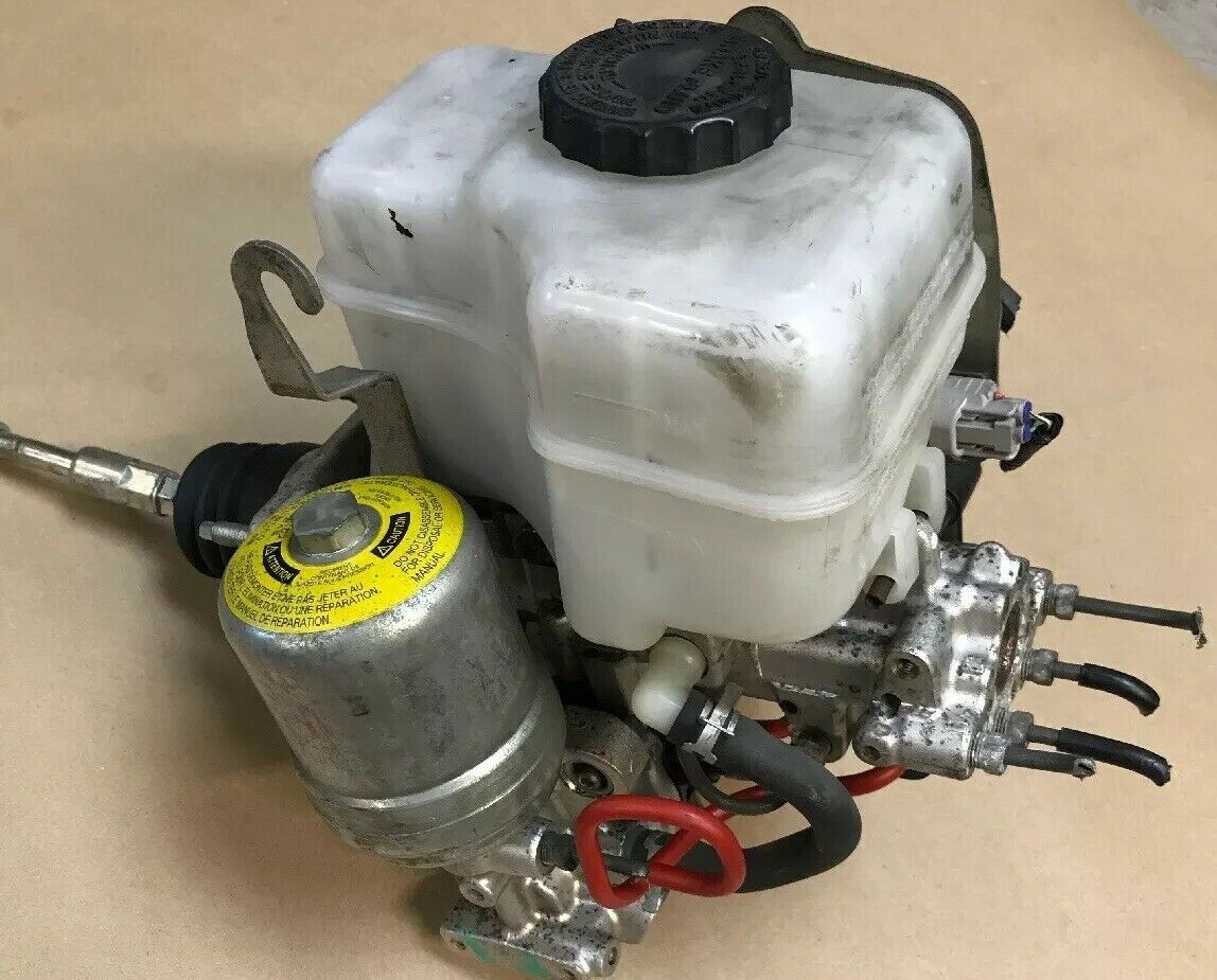 2005 2009 Toyota 4Runner ABS Brake Booster Master Cylinder 89541
