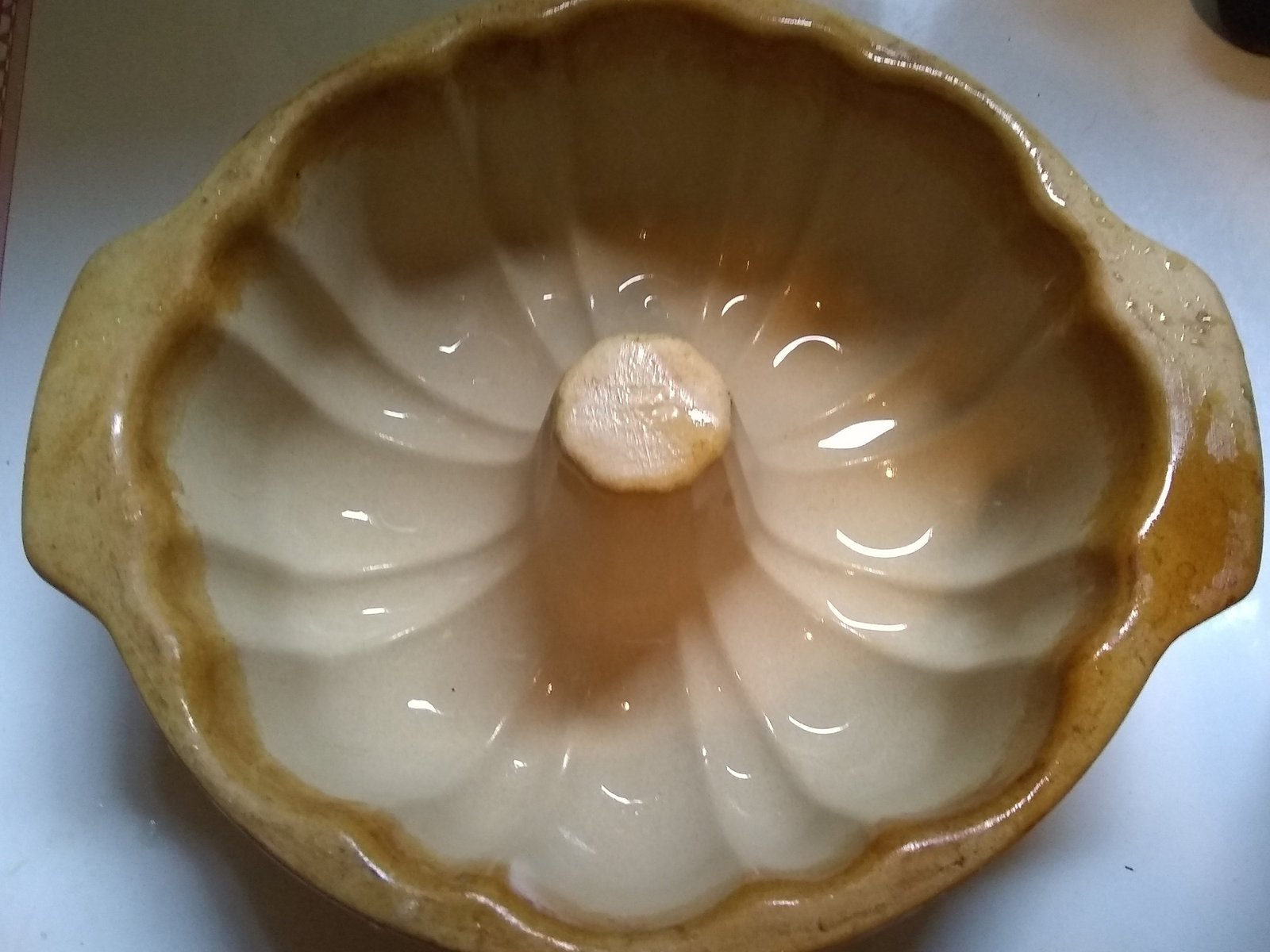 PAMPERED CHEF bundt pan Stoneware