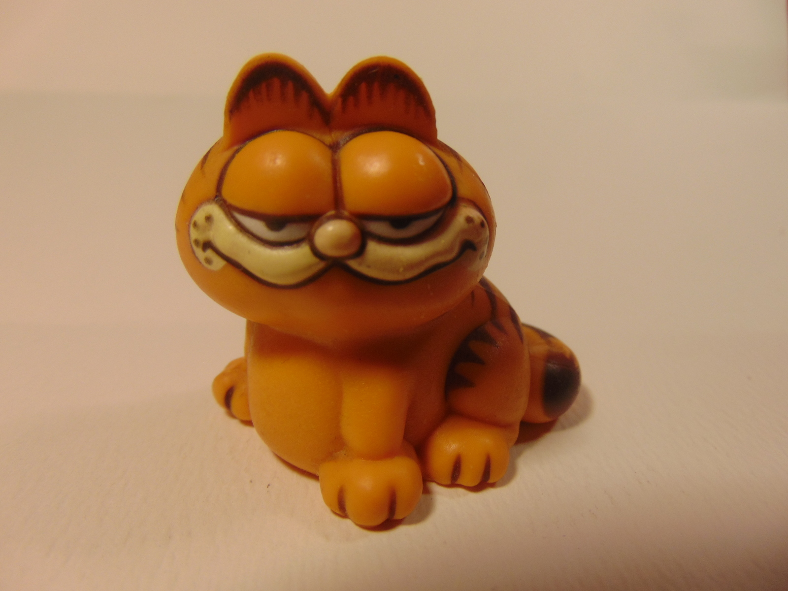 Primary image for 1 3/4", Garfield The Cat, Plastic Figurine. 1978, 1981 United Feature Syndicate.