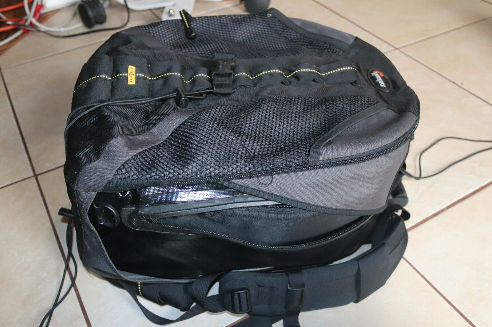 lowepro dry zone