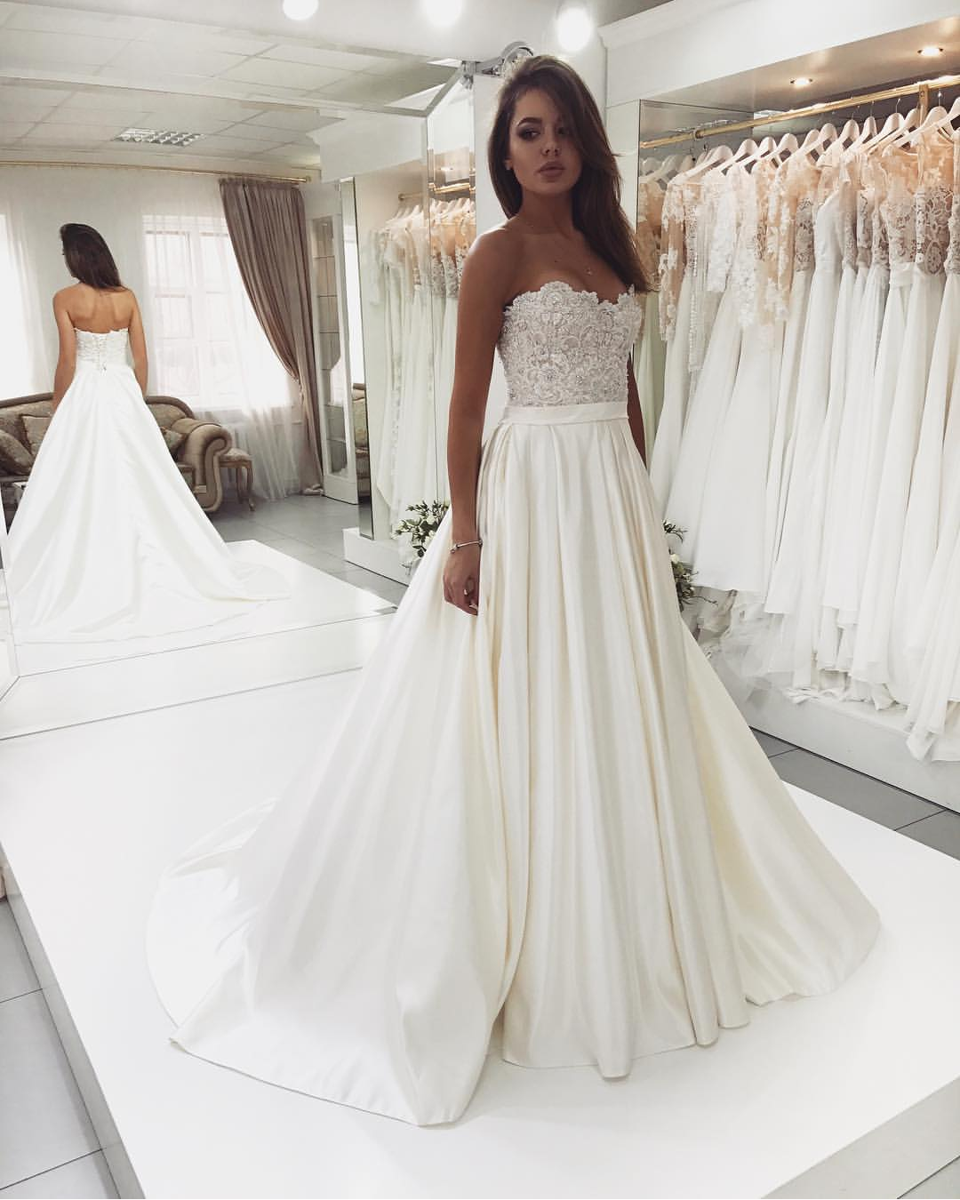 Strapless A-line Ivory Satin Wedding Dress Lace Appliques Vestido de novia 2019