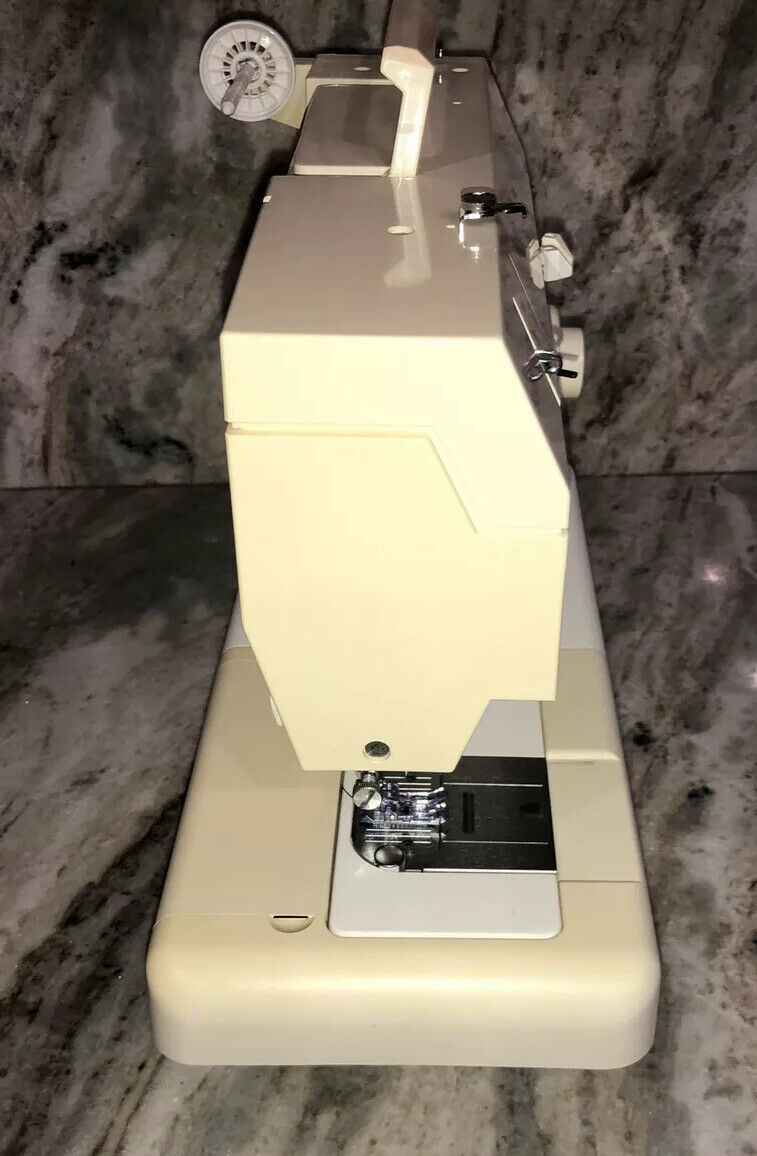 Singer Sewing Machine School Model 5830C W/ Foot PedalVery CleanSHIPS