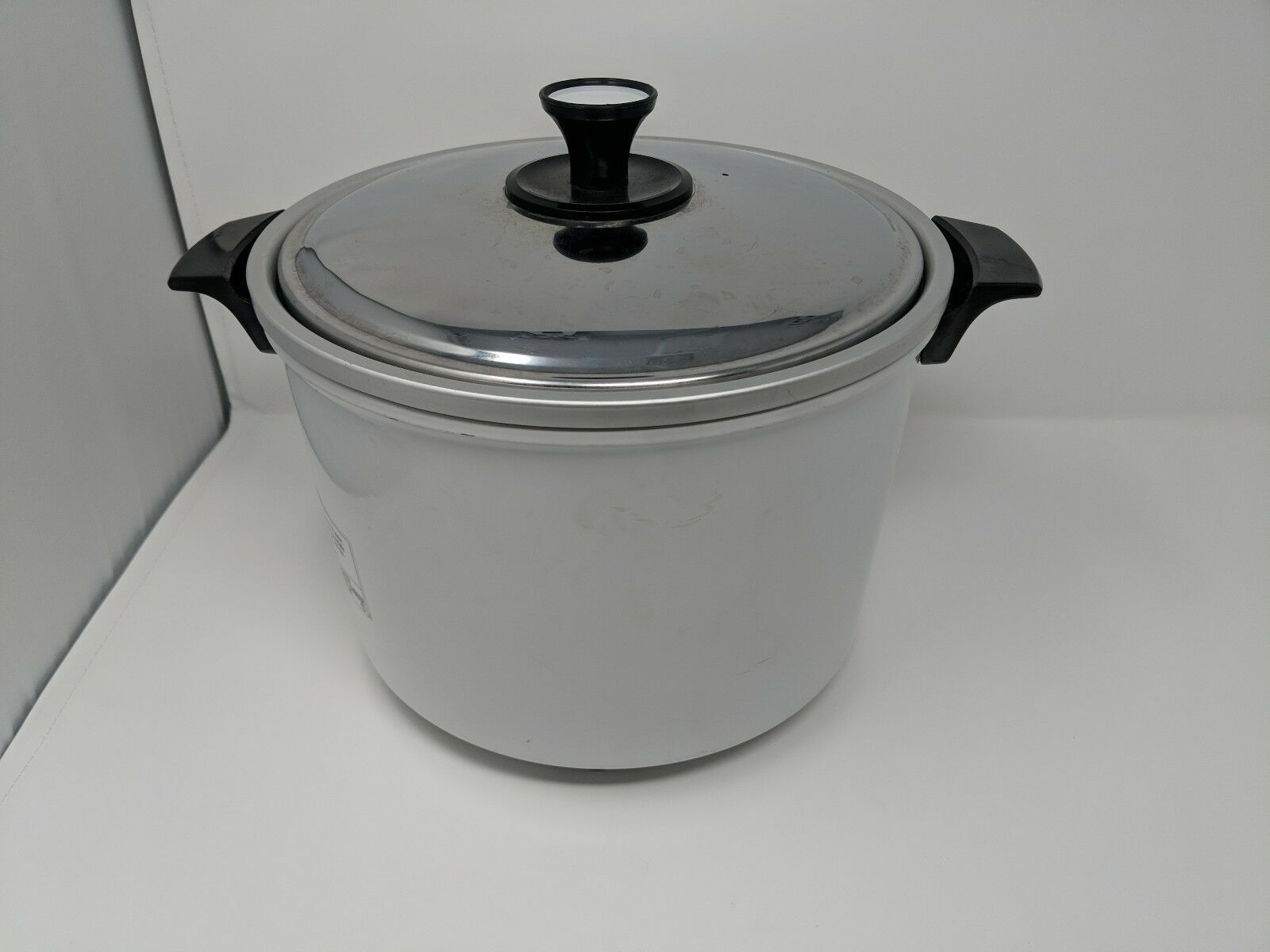 Hitachi ChimeOMatic Automatic Rice Cooker Food Steamer 8.3 Cup RD