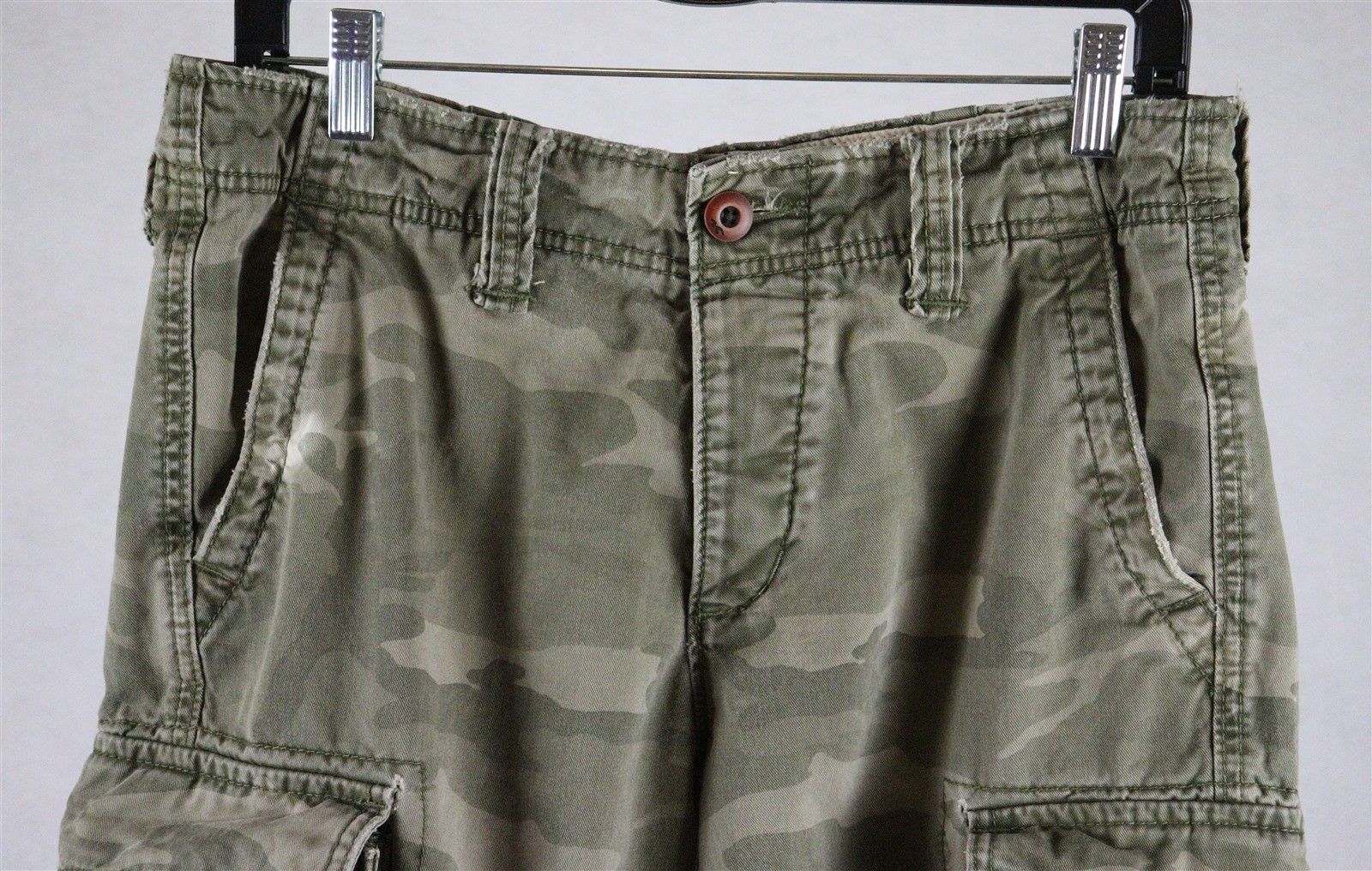 Hollister Mens Camo Cargo Shorts Tag Size 31 Camouflage, Measures 32 x