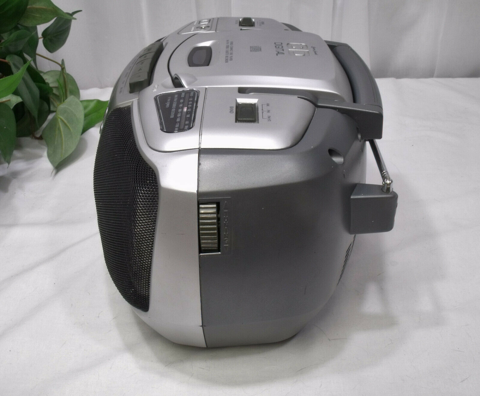 Lenoxx Sound AM / FM CD Player CD102 Digital Audio Portable Stereo