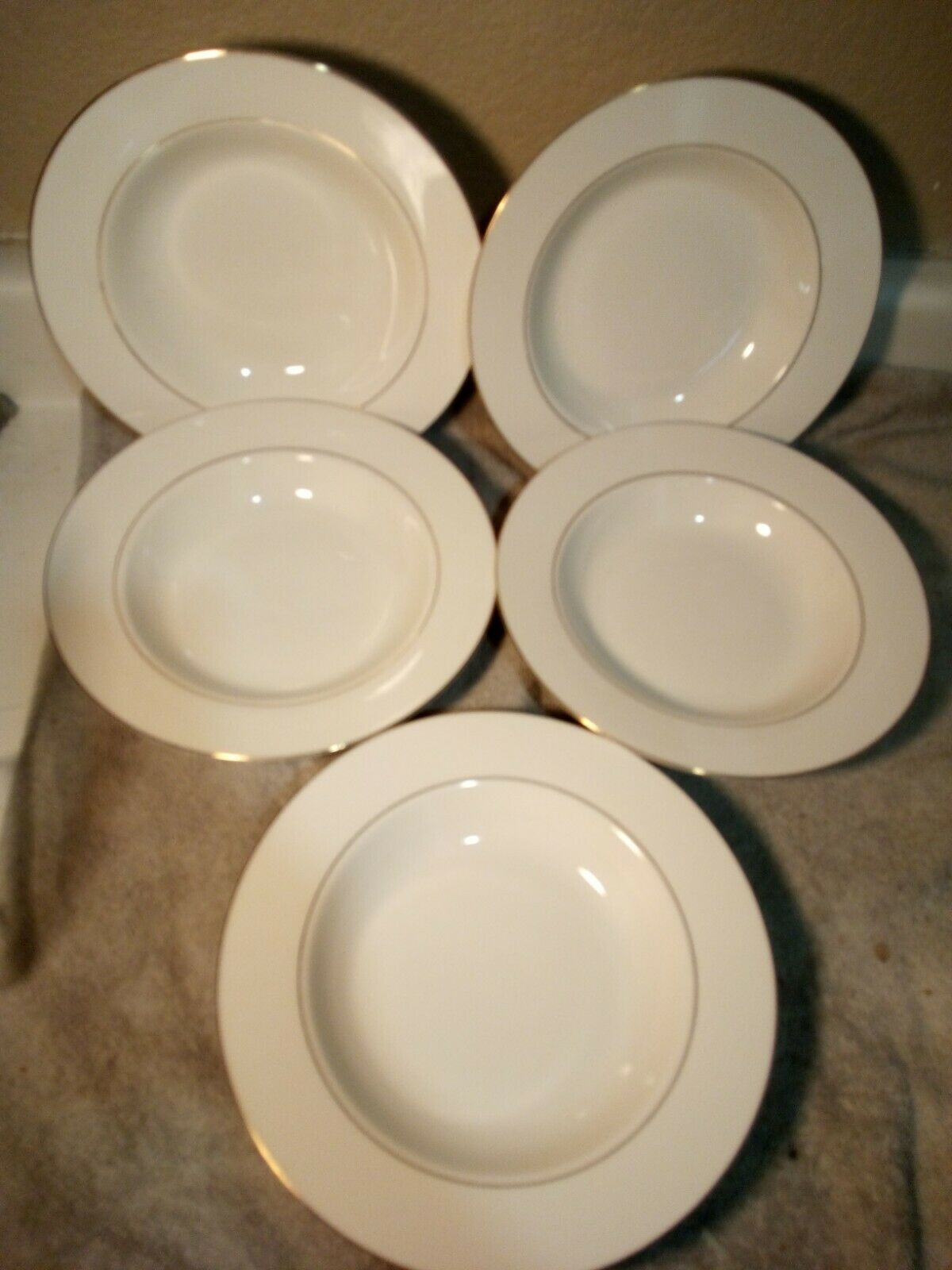 (5) LYNNS FINE CHINA SOUP / SALAD BOWLSWHITE / GOLD TRIM FREE SHIP