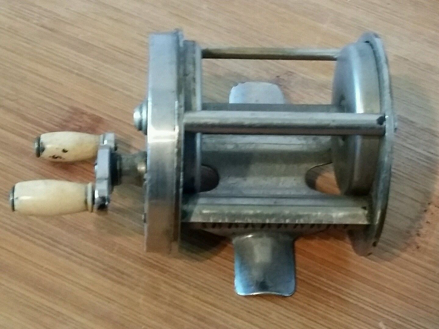 Moulinet De Pêche Vintage Bronson No. 1700 – Fabriqué Aux États-Unis, Sans Cils