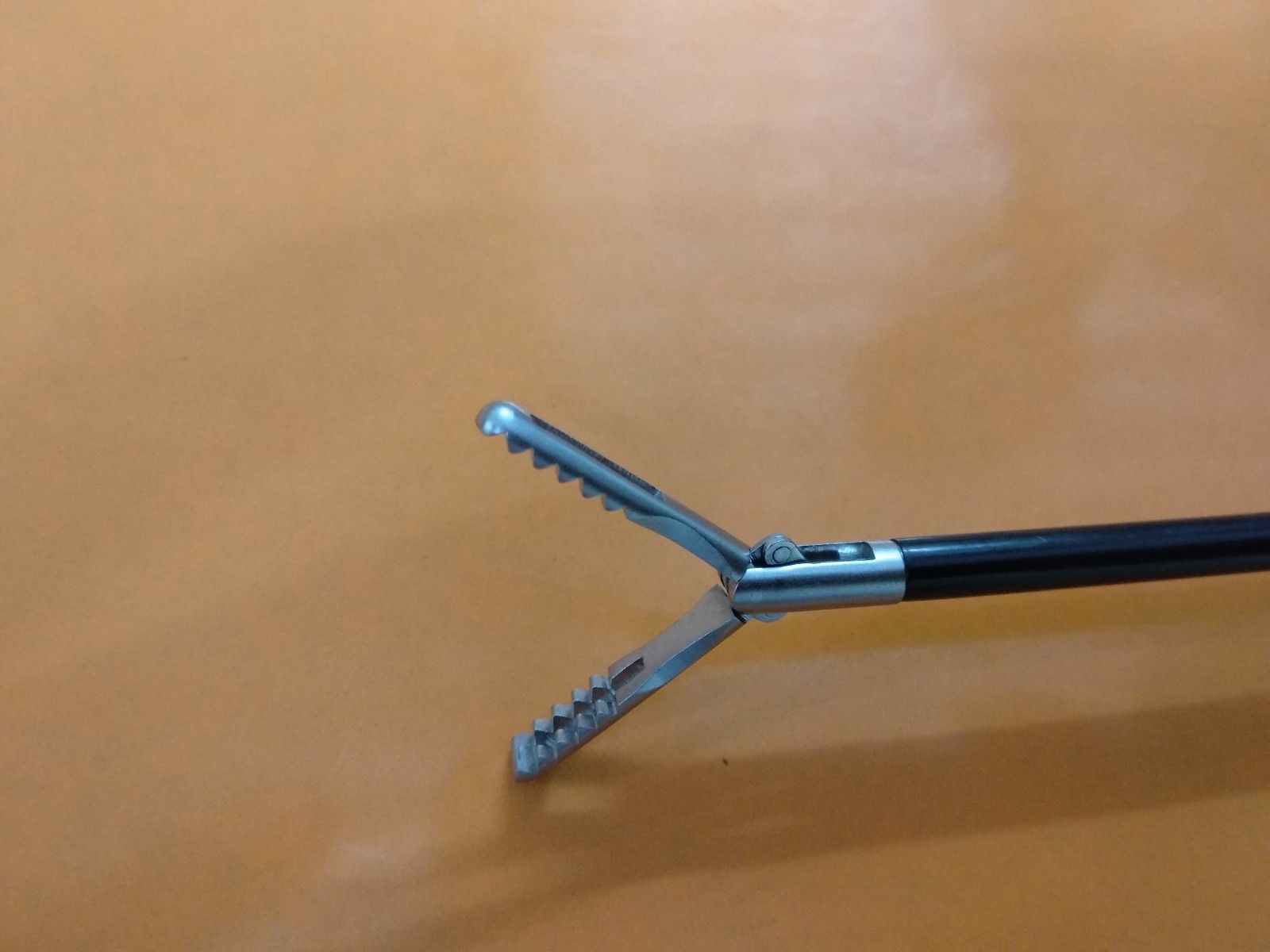 5mm Laparoscopy Alligator Grasping Forceps Laparoscopic Instrument 2Yrs