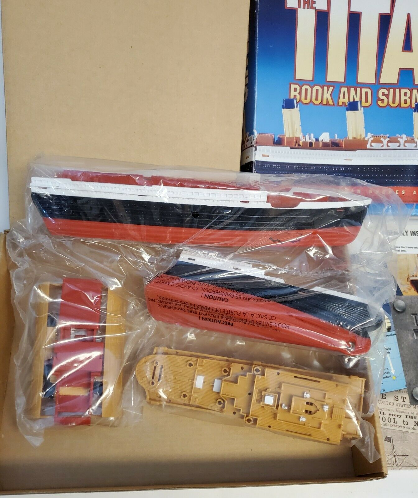 The Titanic Book & SEALED Submersible Model RARE OOP Hughes Santini