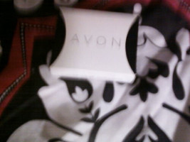 NIB AVON HEART NECKLACE MADE W/ SWAROVSKI ELEMENTS--CLEAR - $15.00