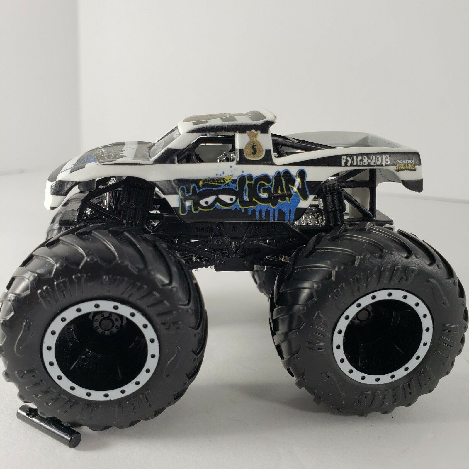 HOT WHEELS Monster Jam CUSTOM Deluxe Hooligan Robber Monster truck 1:64 ...