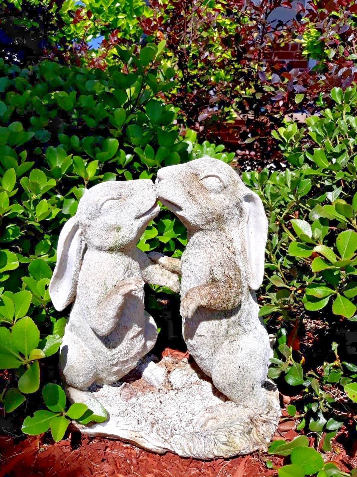 Kissing Bunnies Bunny Rabbit Smooching Garden Statue Lawn Yard Art