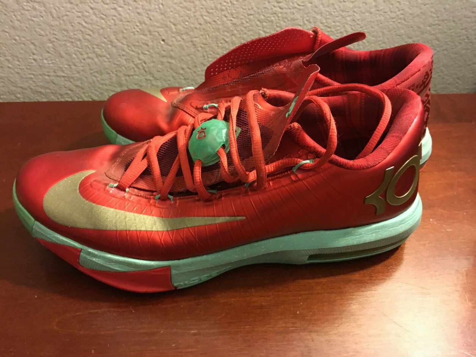 NIKE KD VI CHRISTMAS Sz 10.5 Men's Shoes Athletic