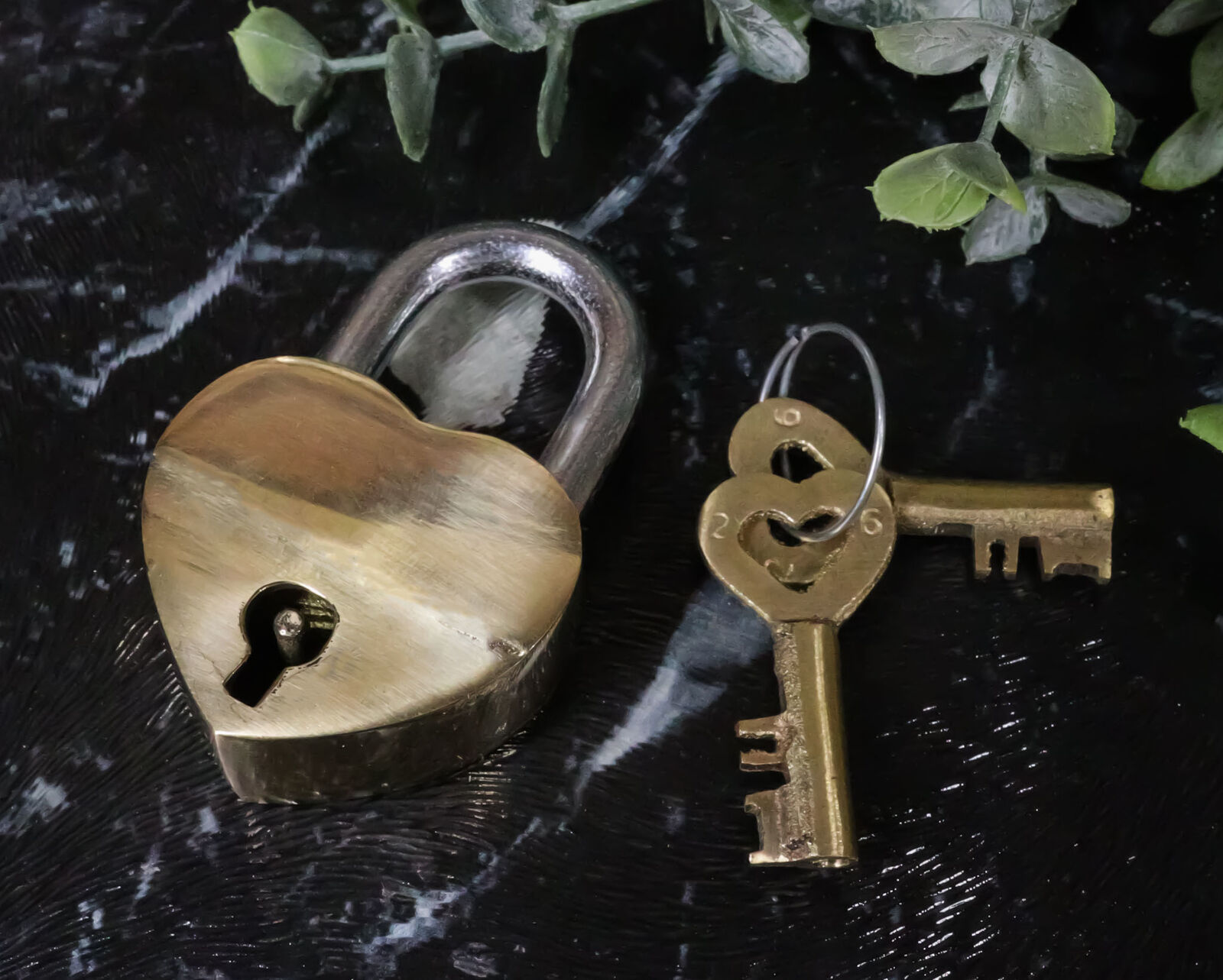 Antique Gold Tone Keepsake Brass Small Heart Love Shaped Padlock With 2 Keys