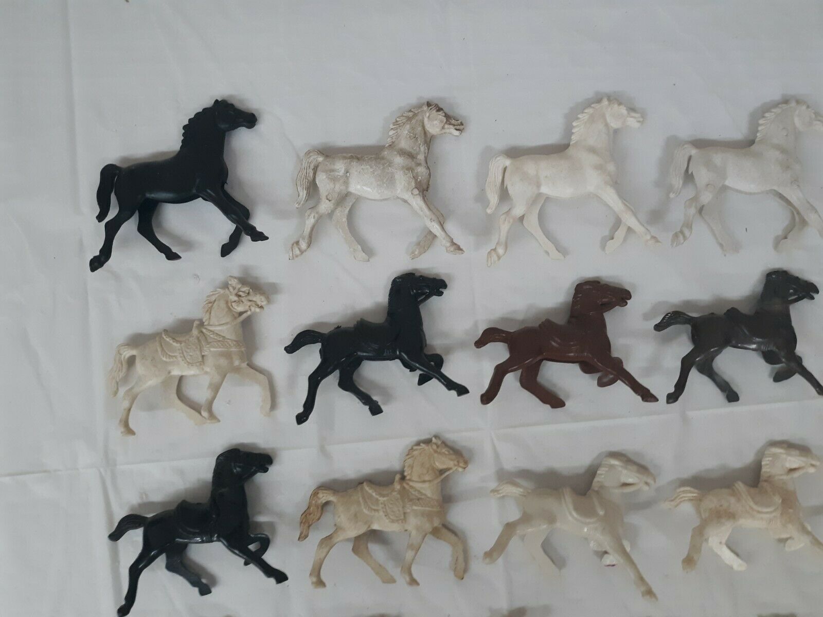 Vintage Lot of 30 Plastic Toy Horses 2