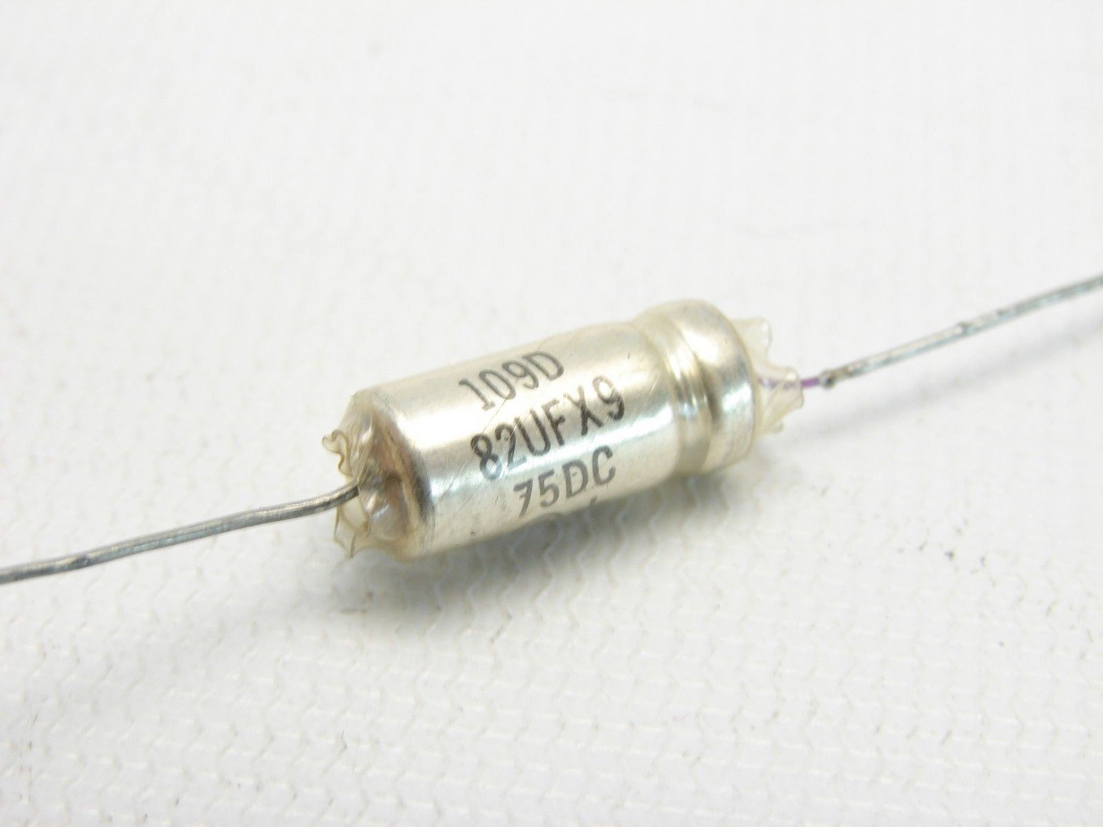 Vishay 109D826X9075F2 Tantalum Capacitor, Sintered Anode TANATALEX® 82 ...