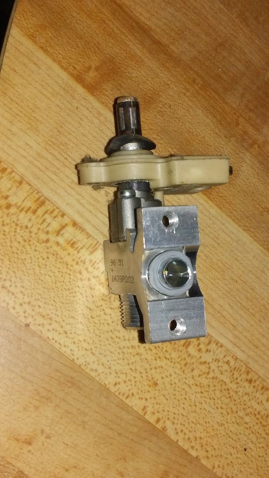 GE Range/Stove/Oven Gas Burner & Control Valve WB19K5028 Parts