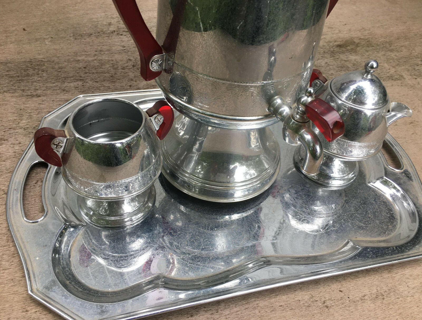 United 550 Electric 12 Cup Coffee Urn Dispenser Set service tea tray