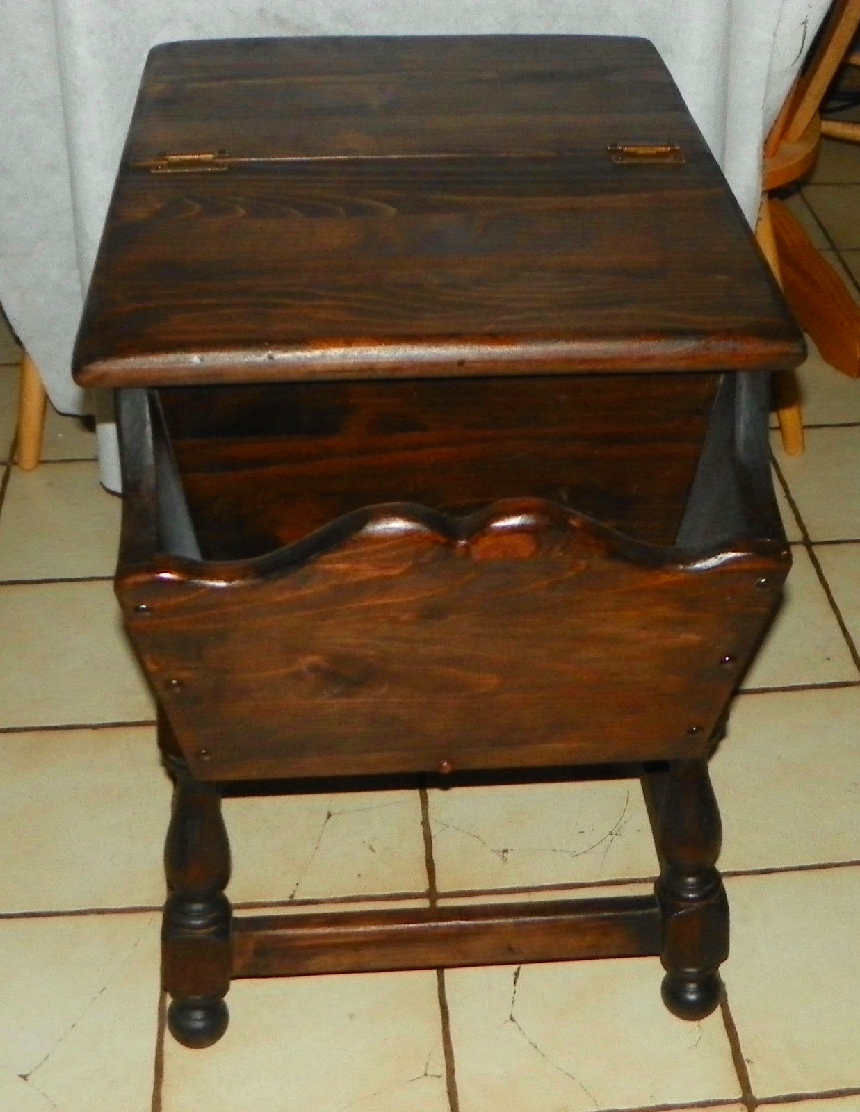 Pine Old Tavern Doughboy End Table / Side Table by Ethan Allen Post1950