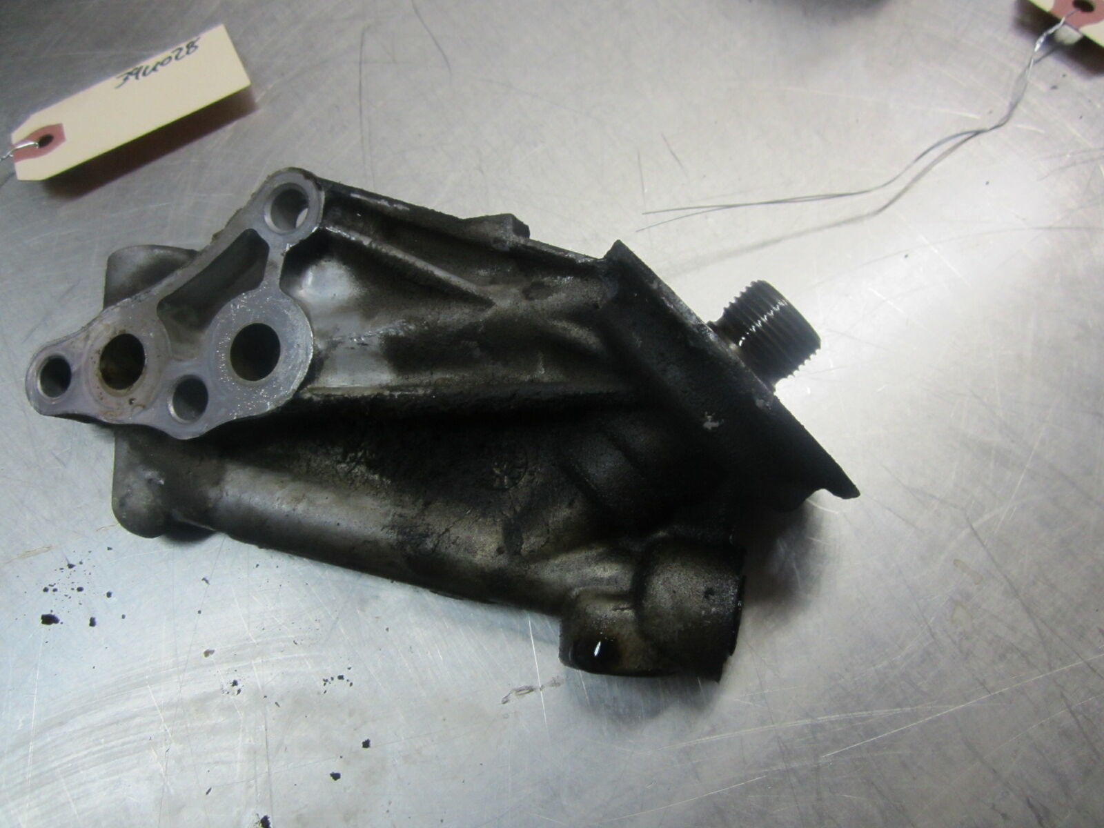 39U028 Engine Oil Filter Housing 2001 Nissan Xterra 3.3 Block Parts