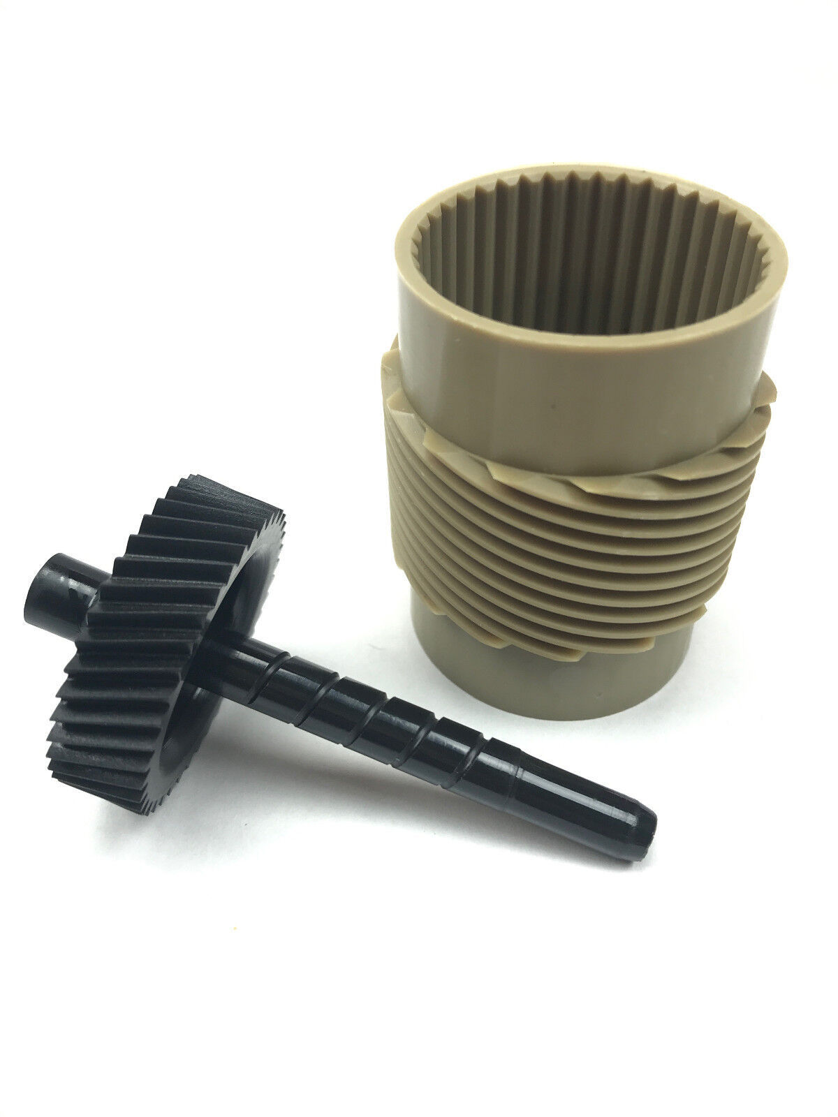 15 Tooth Drive & 40 Driven Speedometer Gear GM NP208 Transmission