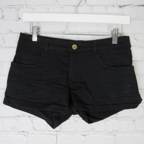 H&M Shorts Womens 6 Black Cuffed - Shorts