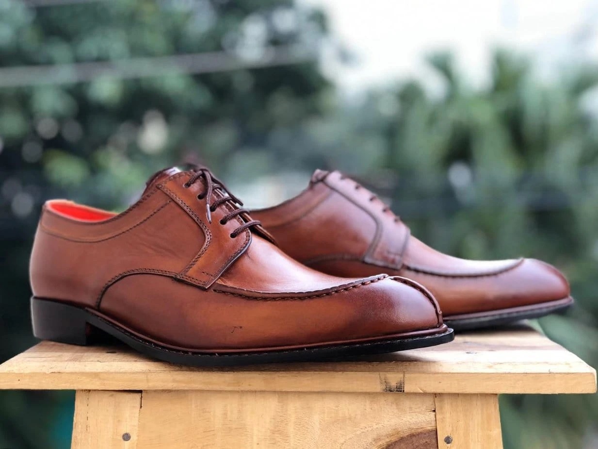 shoes with split toe