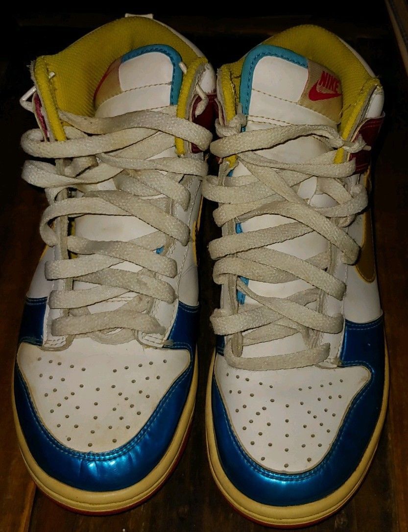 nike white pink blue