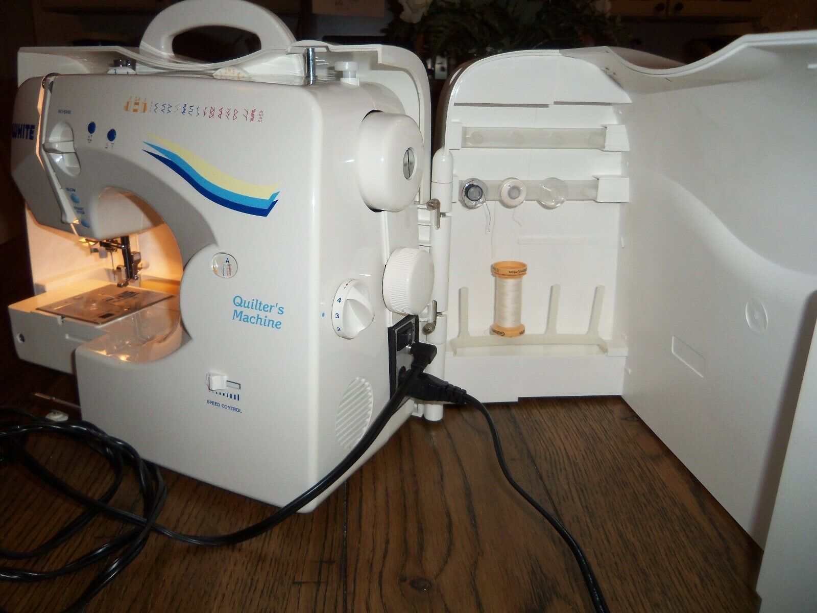 White Portable Quilter's Machine 1740 Sewing Machine with Pedal & Case