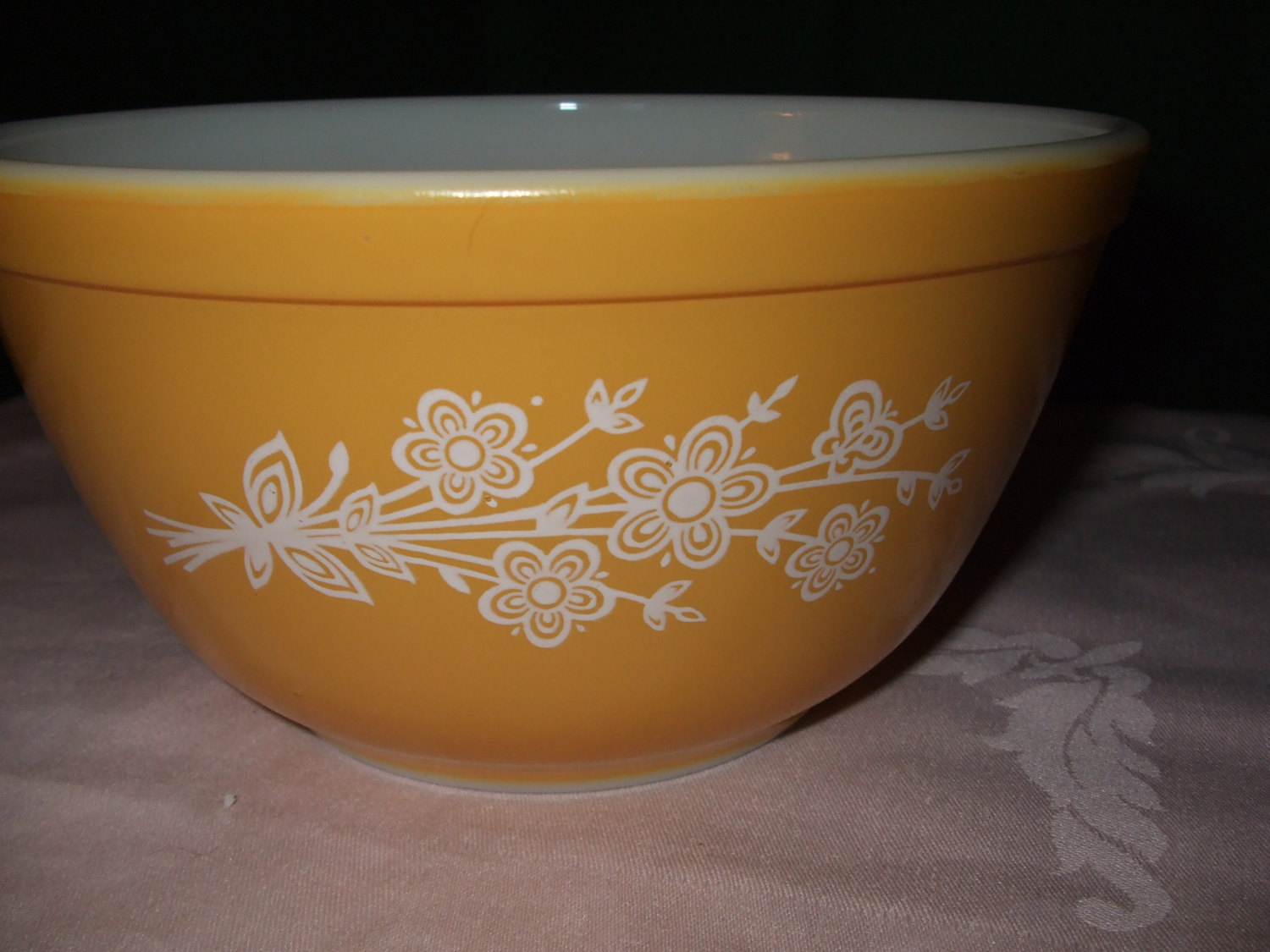 Pyrex Mixing Bowl (1970s): 12 listings Pyrex Mixing Bowl (1970s): 12 listings