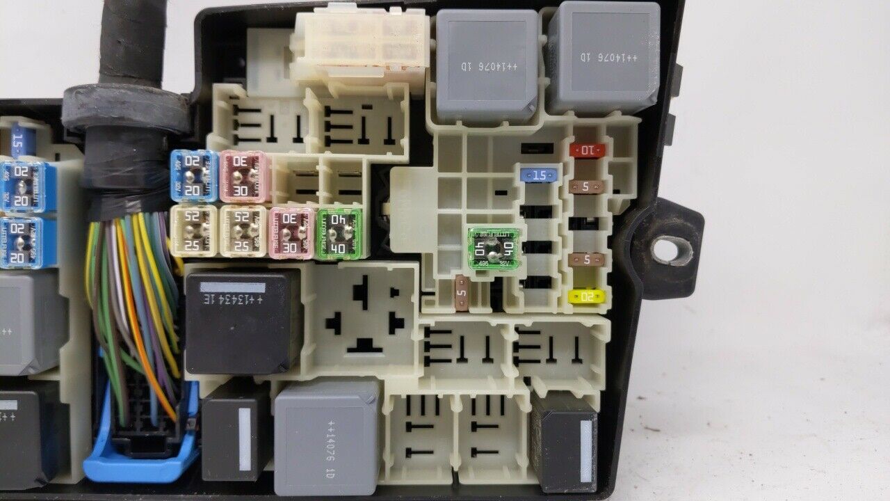 2015-2015 Ford Focus Fusebox Fuse Box Relay Module Av6t-14a067-ad 65001