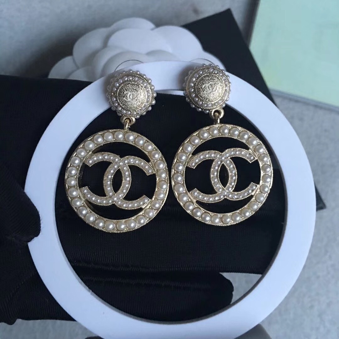 Authentic 2017 Chanel White Pearls Cc Round And 15 Similar Items Authentic 2017 Chanel White Pearls Cc Round Circle Gold Drop Dangle Earrings