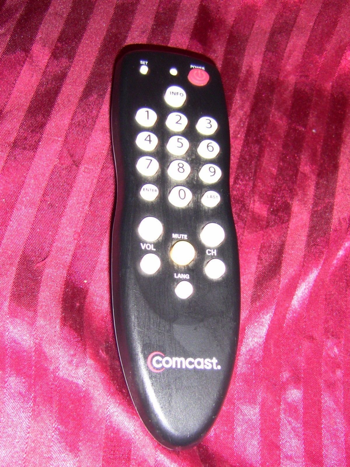 Genuine Comcast 3067BC1R C084702 Remote Control with Battery Cover